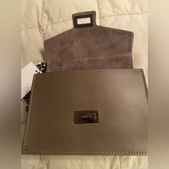 Cheval Firenze Handbag
Crossbody or Regular Shoulder Bag
Never worn - Picture 5 of 5